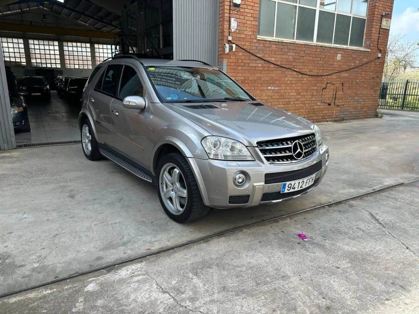 Mercedes-Benz ML 63 AMG Aut. Beige - 1