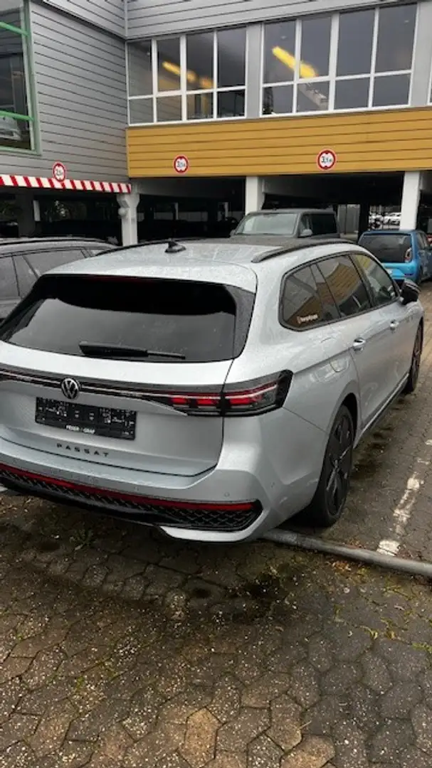 Volkswagen Passat Variant 1.5 TSI eHybrid R-Line AHK PANO Silber - 2