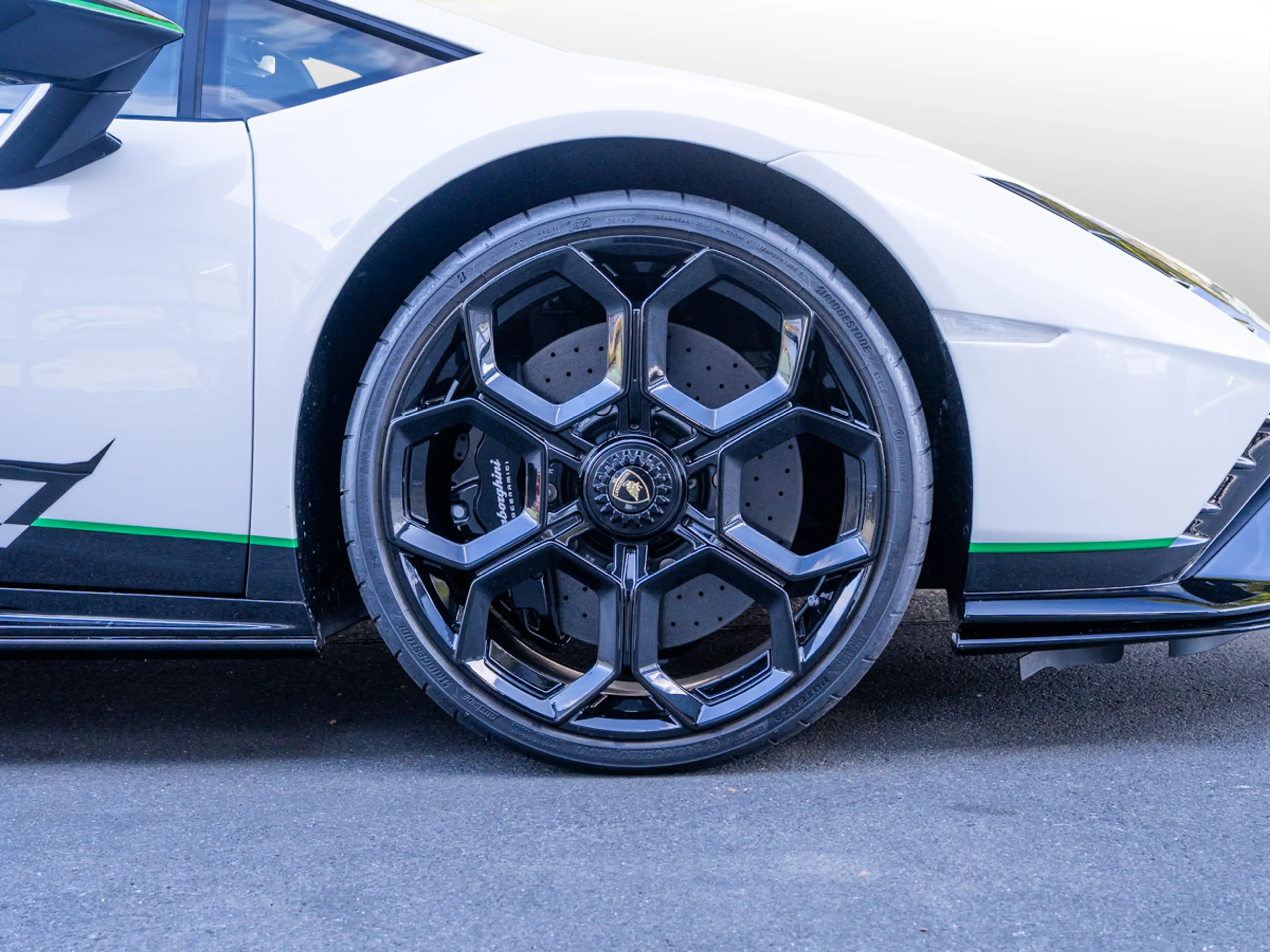 Lamborghini Huracán Tecnica 60th Sondermodell — photo 5