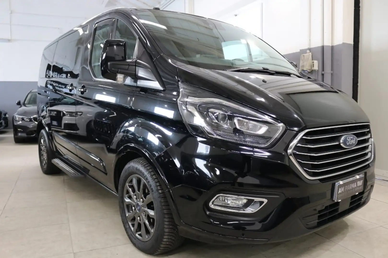 Ford Tourneo Custom 310 2.0 TDCi 170CV aut. PC Titanium Schwarz - 1