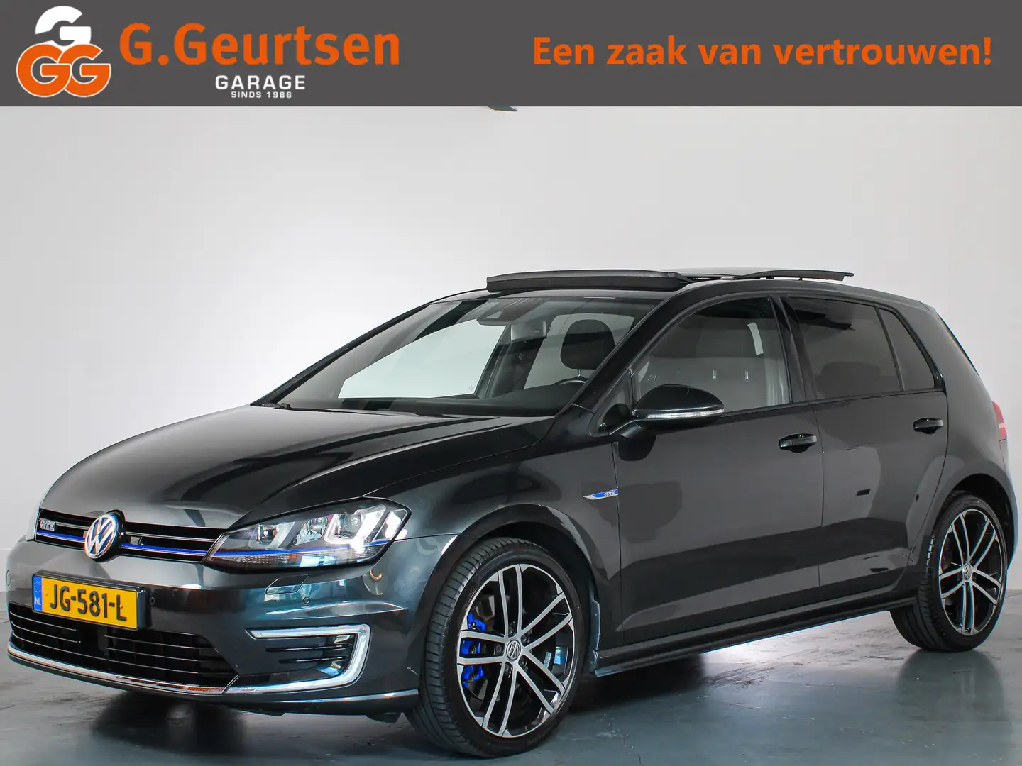 Volkswagen Golf GTE 1.4 TSI Panoramadak, ACC, Bluetooth, Trekhaak Grijs - 1