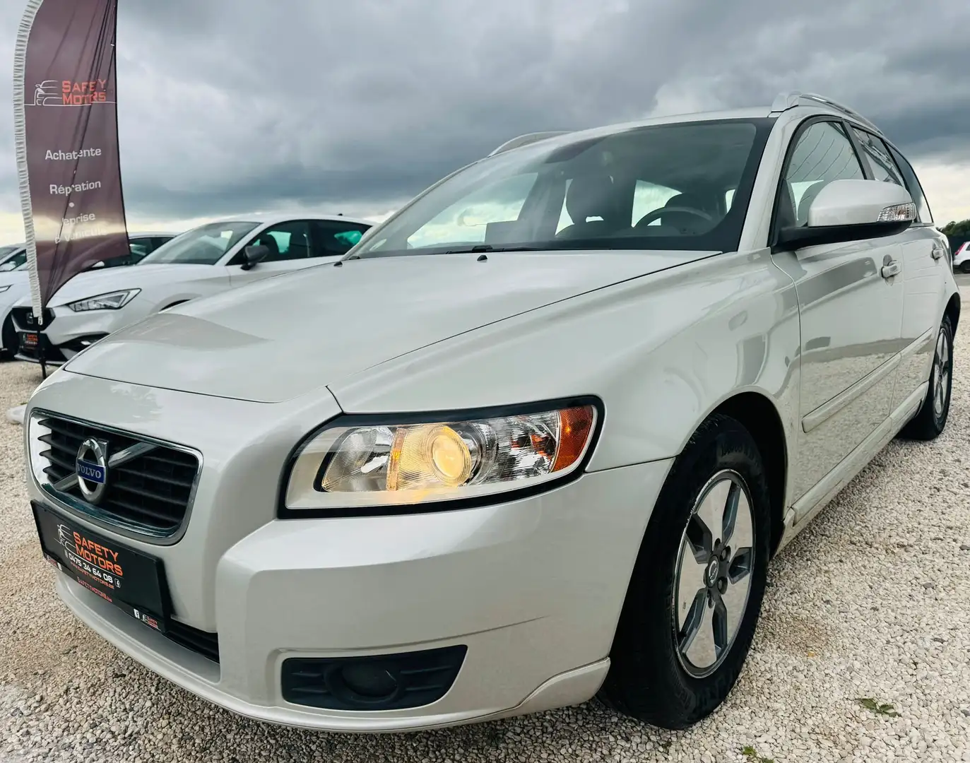 Volvo V50 1.6 D2 Business Edition garantie 12 mois Gris - 1
