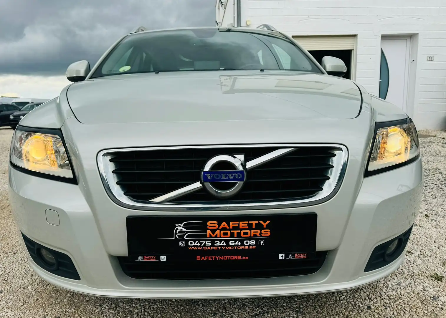 Volvo V50 1.6 D2 Business Edition garantie 12 mois Gris - 2