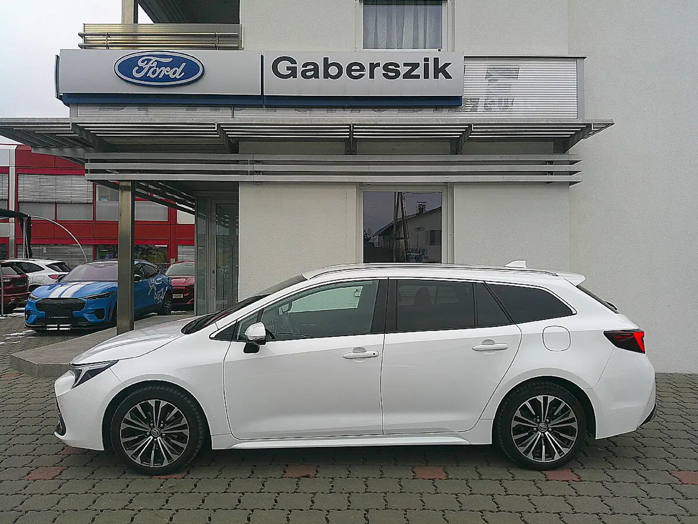Toyota Corolla 1,8 Hybrid Touring Sports Active Drive Weiß - 2