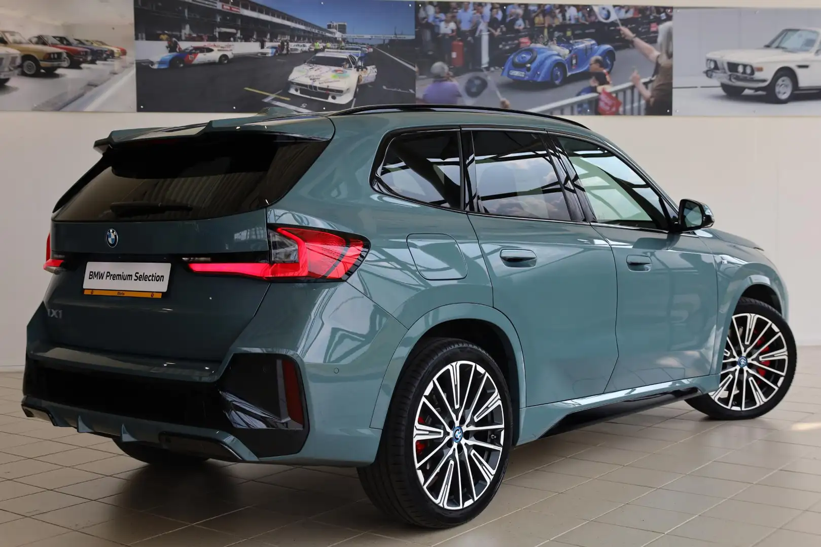 BMW iX1 eDrive20 | M Sportpakket Pro | Innovation Pack | T Groen - 2