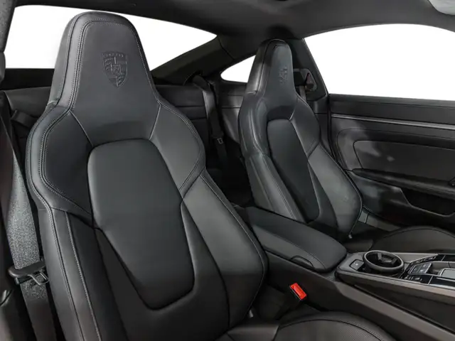 Porsche 911 view 8