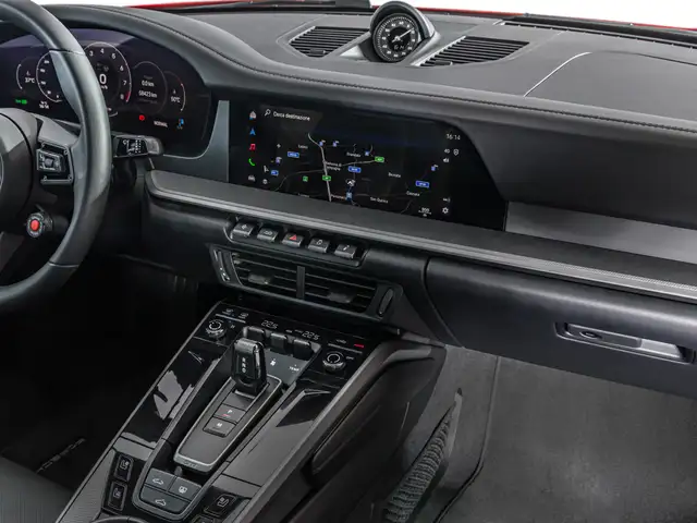 Porsche 911 view 12