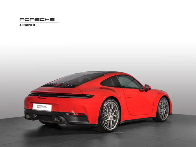 Porsche 911 view 5