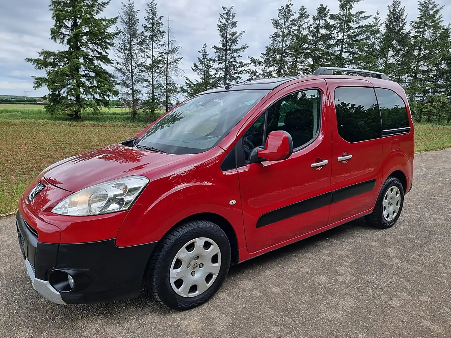 Peugeot Partner Tepee Outdoor 1,6 HDi 110 FAP**PANORAMA ** Rot - 2
