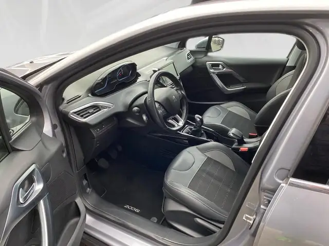 Peugeot 2008 view 6