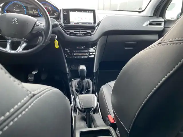 Peugeot 2008 view 11