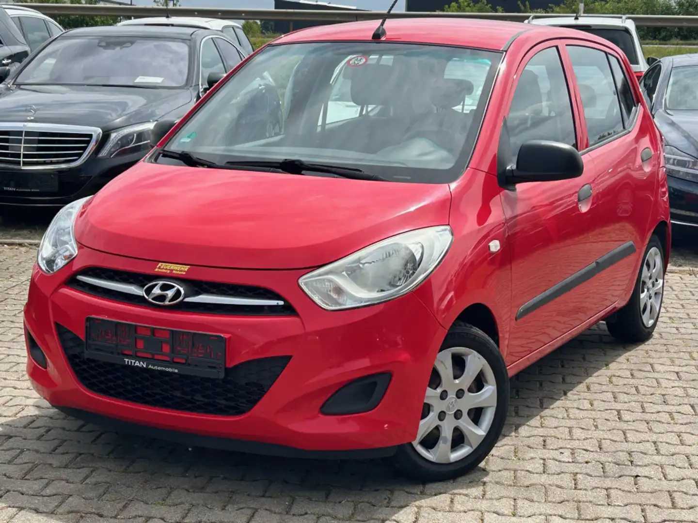 Hyundai i10 1.1 Classic Klima TÜV neu ZV Radio-CD Isofix Rosso - 1