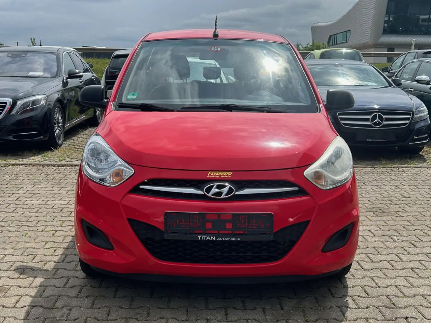 Hyundai i10 1.1 Classic Klima TÜV neu ZV Radio-CD Isofix Rosso - 2