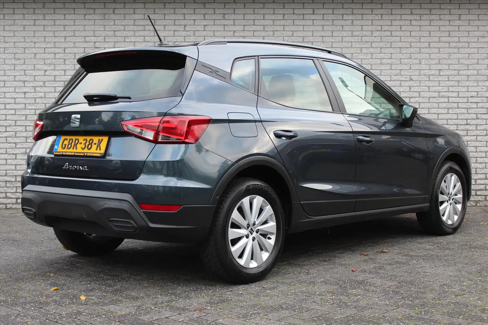 SEAT Arona 1.0 TSI 95pk Style | Camera | PDC | Carplay | Stoe Grijs - 2