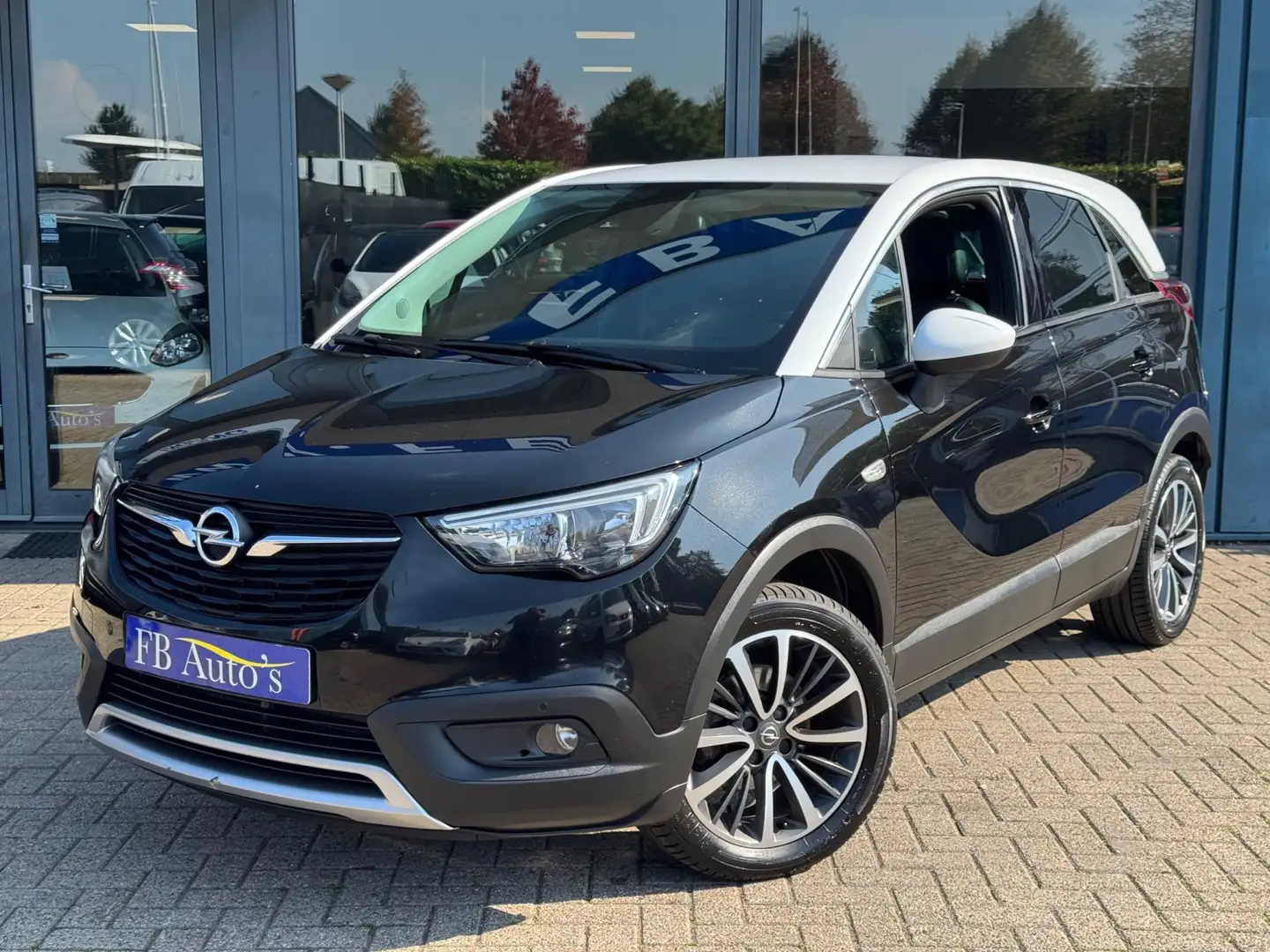 Opel Crossland X 1.2 Turbo Innovation Airco Cruise Navi A.Camera Zwart - 1