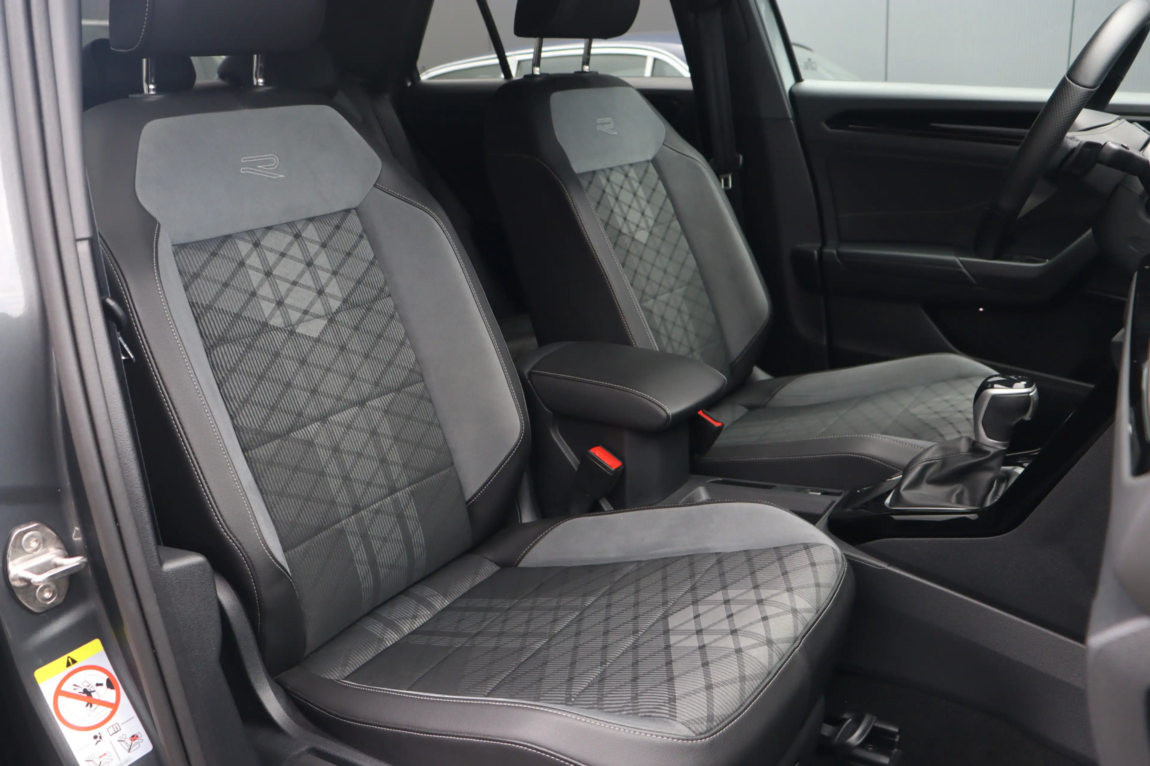 Volkswagen T-Roc 1.5 TSI R-Line | ACC | Camera | Keyless | — photo 13