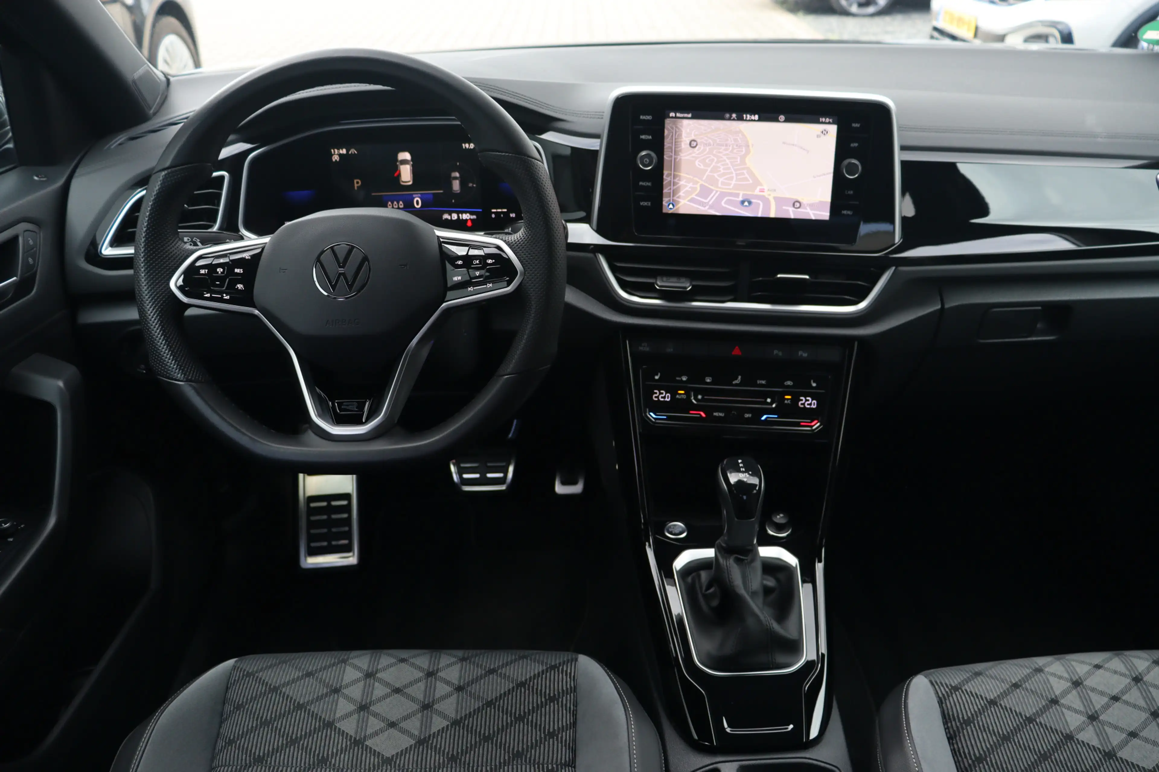 Volkswagen T-Roc 1.5 TSI R-Line | ACC | Camera | Keyless | — photo 11