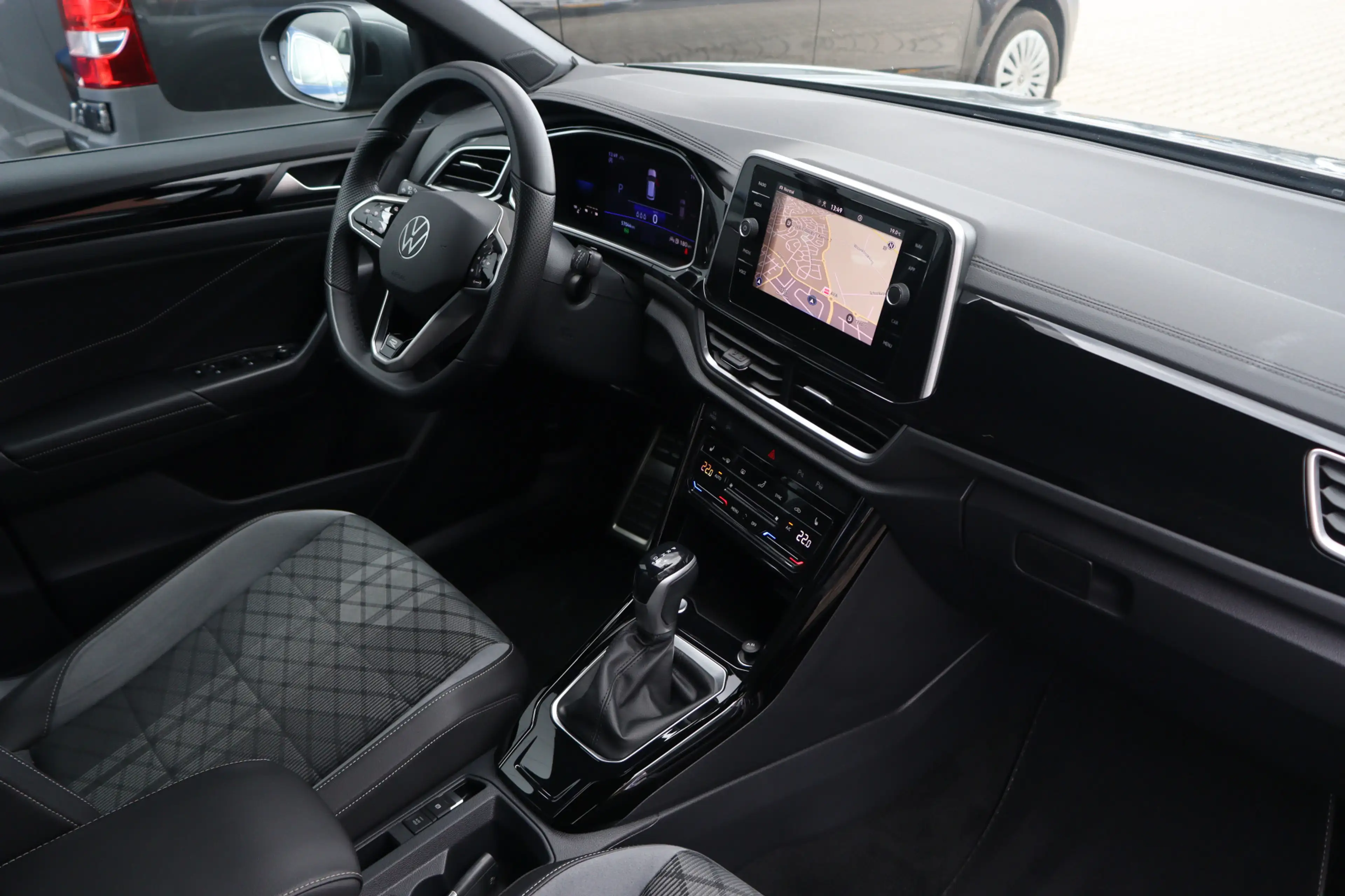 Volkswagen T-Roc 1.5 TSI R-Line | ACC | Camera | Keyless | — photo 12