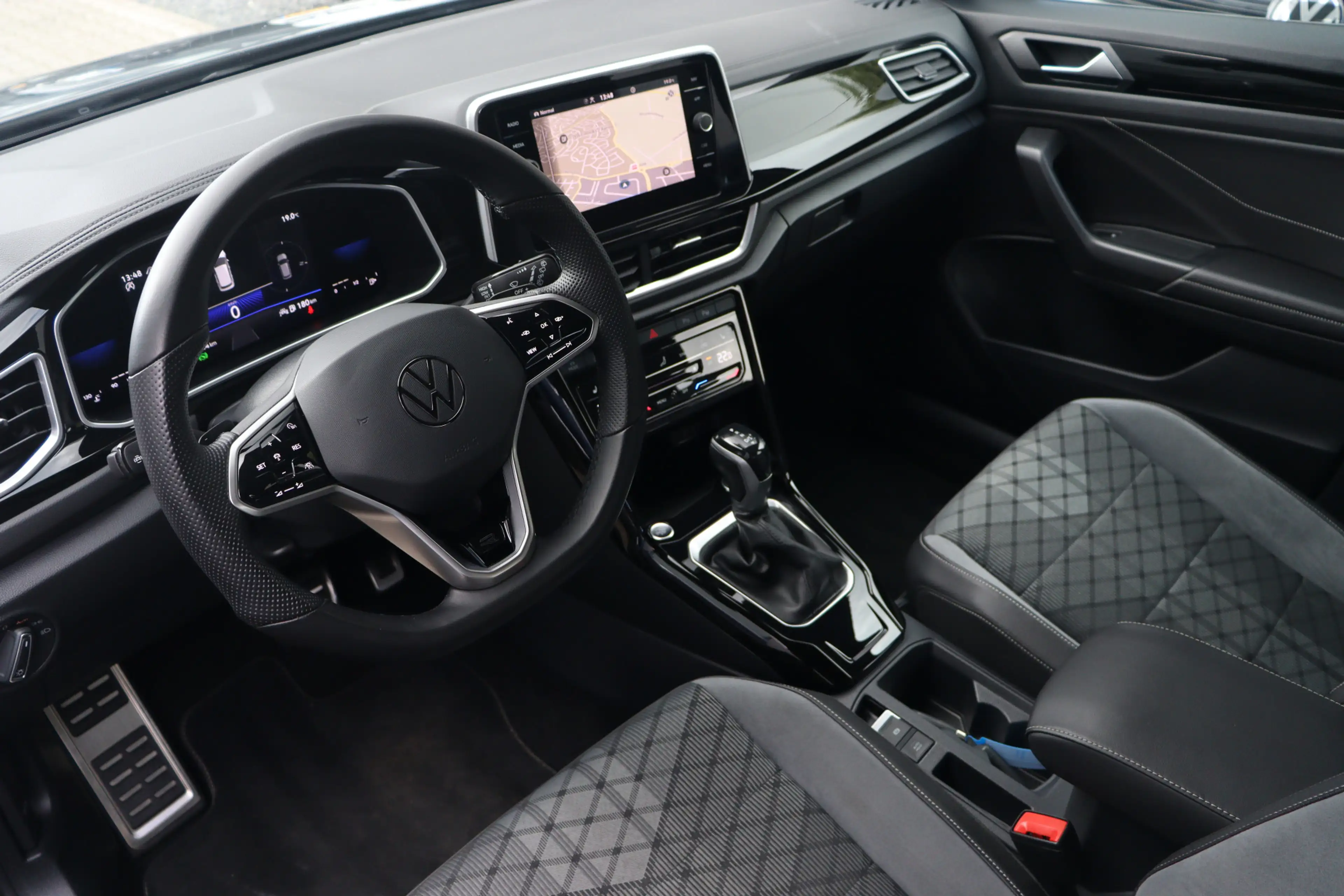 Volkswagen T-Roc 1.5 TSI R-Line | ACC | Camera | Keyless | — photo 10