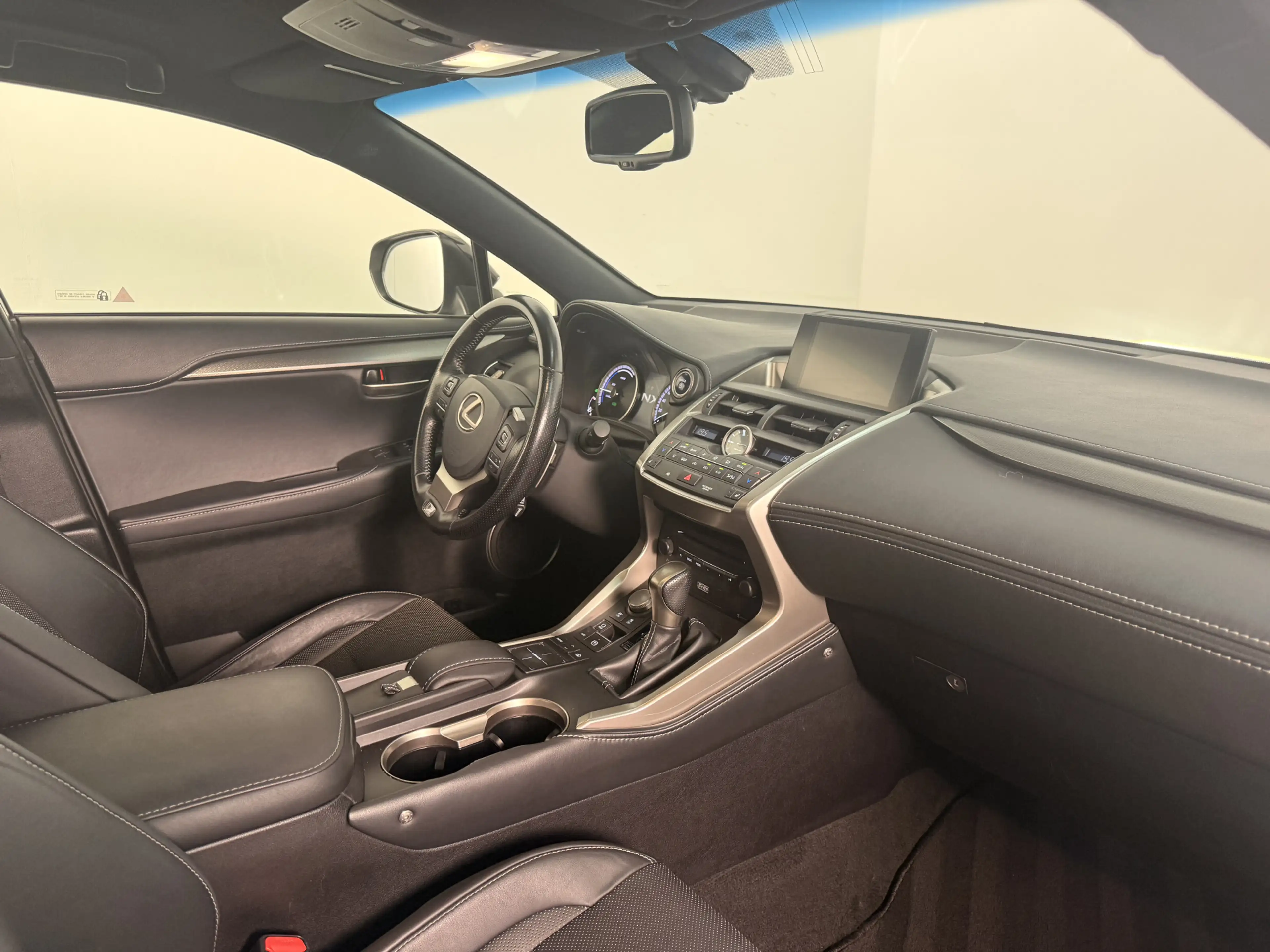 Lexus NX 300h AWD F Sport Line | Panoramadak | Mark Levinson | E — photo 6