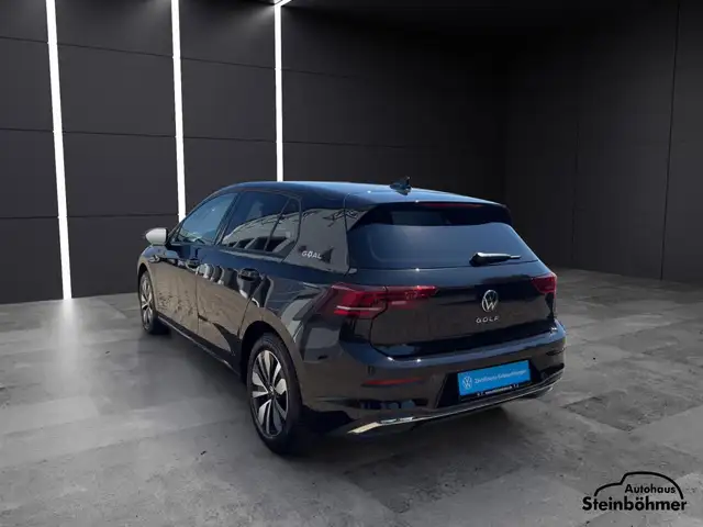 Volkswagen Golf view 4