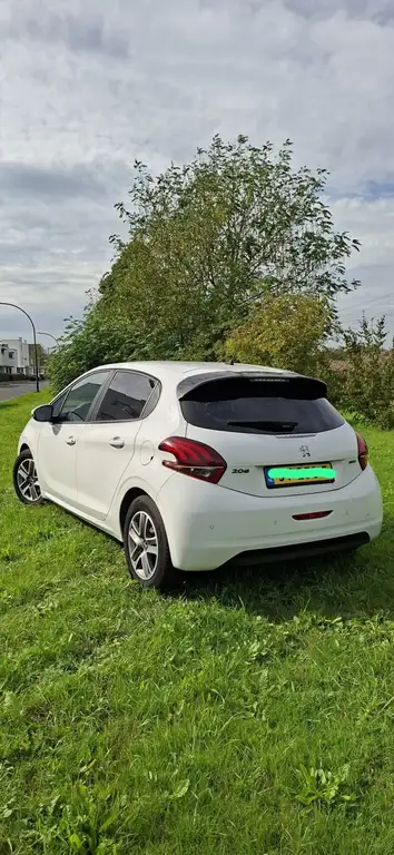 Peugeot 208 2016 из Европы — купить под ключ