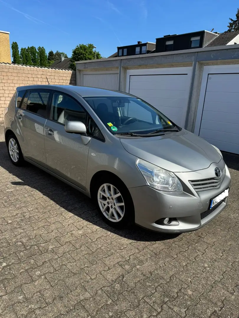 Toyota Verso Verso 2.0 D-4D Edition Grau - 2