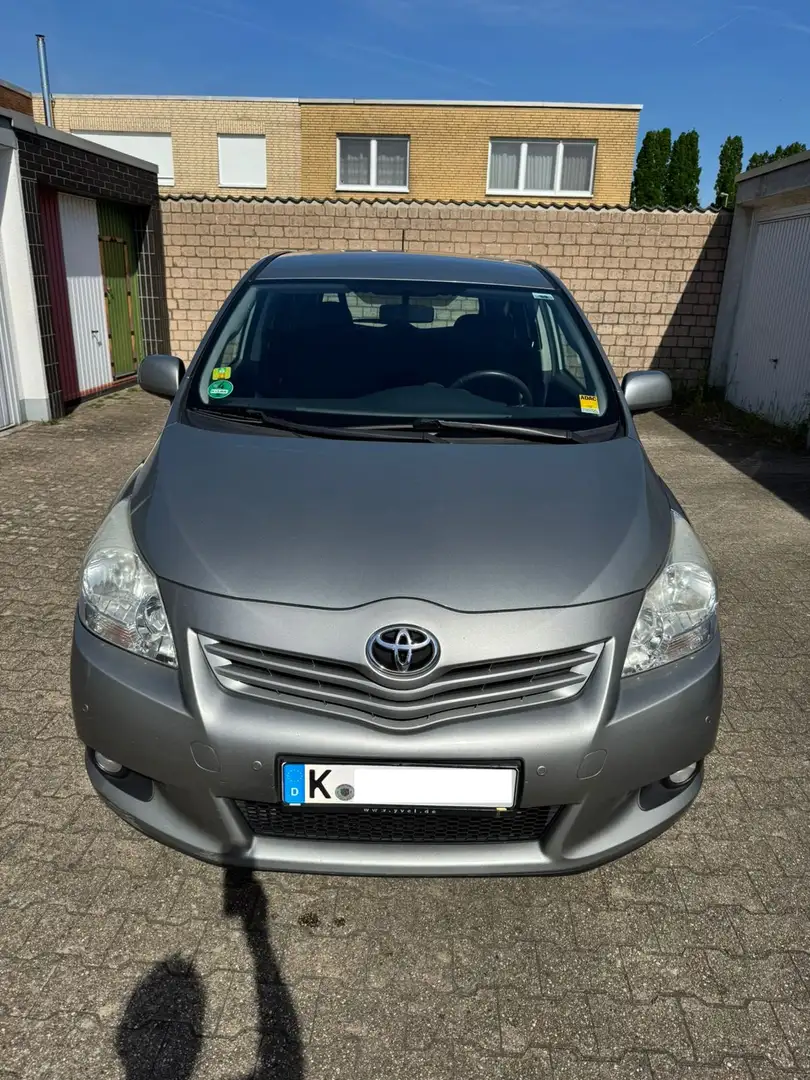 Toyota Verso Verso 2.0 D-4D Edition Grau - 1