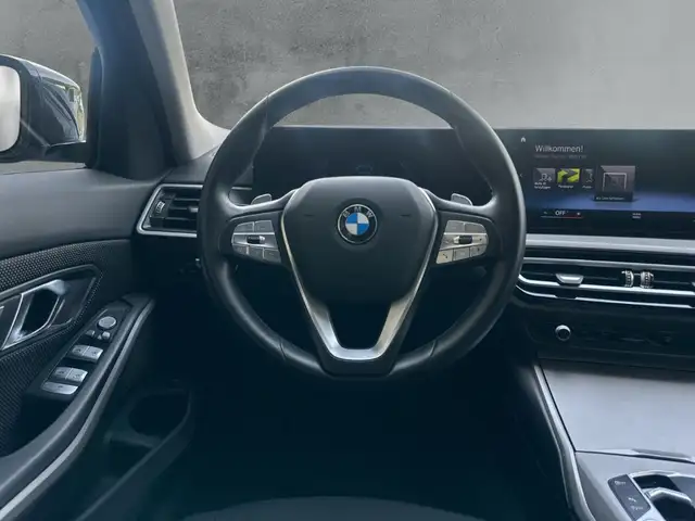 BMW 3 Series view 10