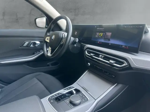 BMW 3 Series view 12