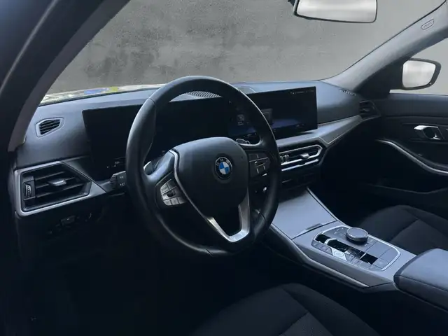 BMW 3 Series view 9