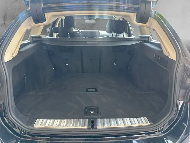 BMW 3 Series view 15