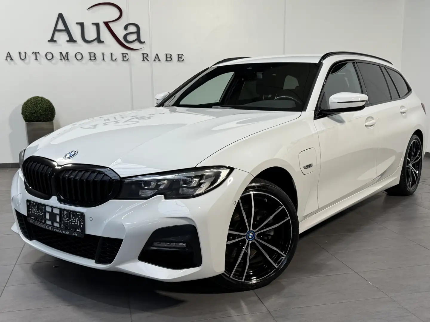 BMW 320 Touring xDrive M-Sport NAV+LED+AHK+HIFI+KAM Weiß - 2