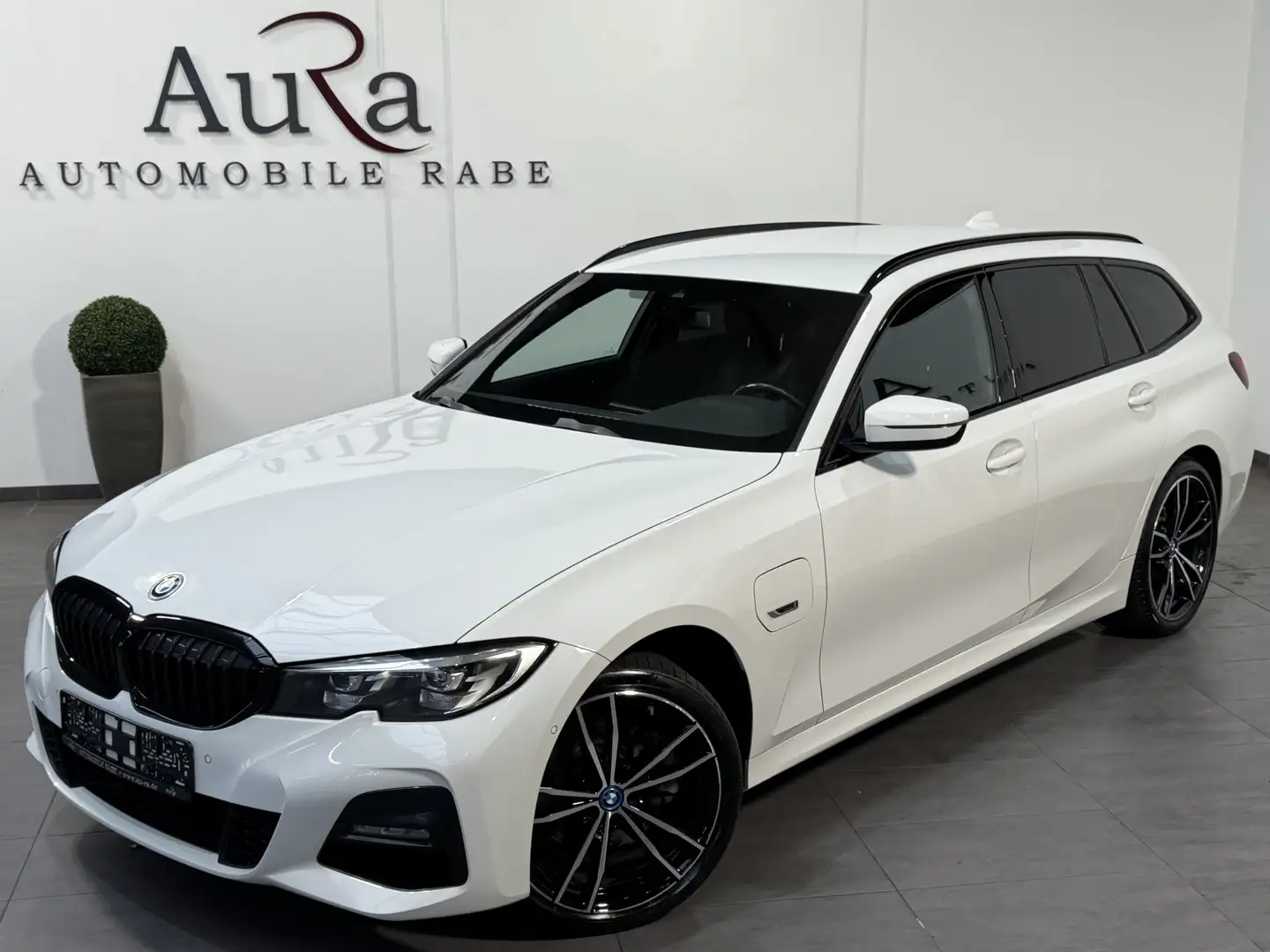 BMW 320 Touring xDrive M-Sport NAV+LED+AHK+HIFI+KAM Weiß - 1