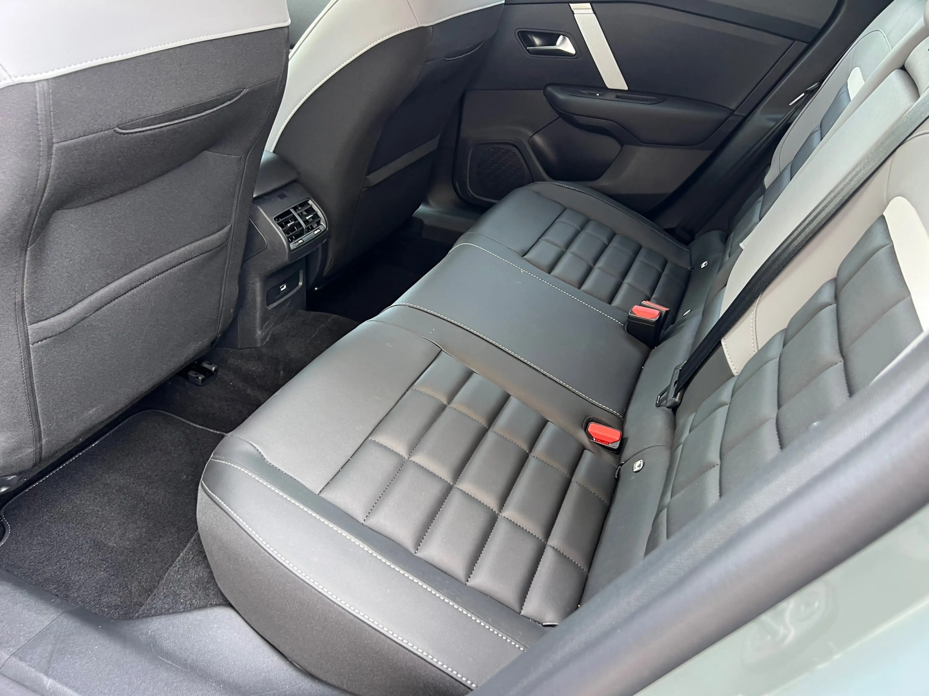 Citroen E-C4 Electric Max 156pk 54 kWh Camera voor/achter-Keyless-Navi-H — photo 11