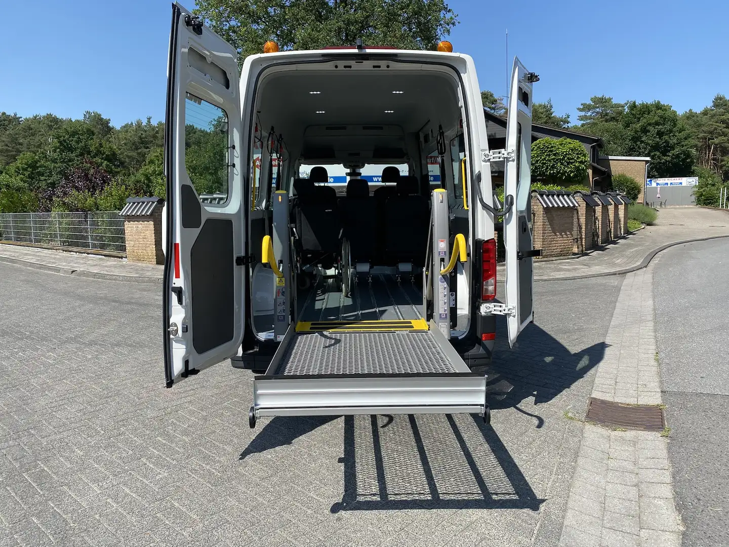 Volkswagen Crafter 35 MR,Hoch, Automatik, Rollstuhlumbau, Linearlift Weiß - 2