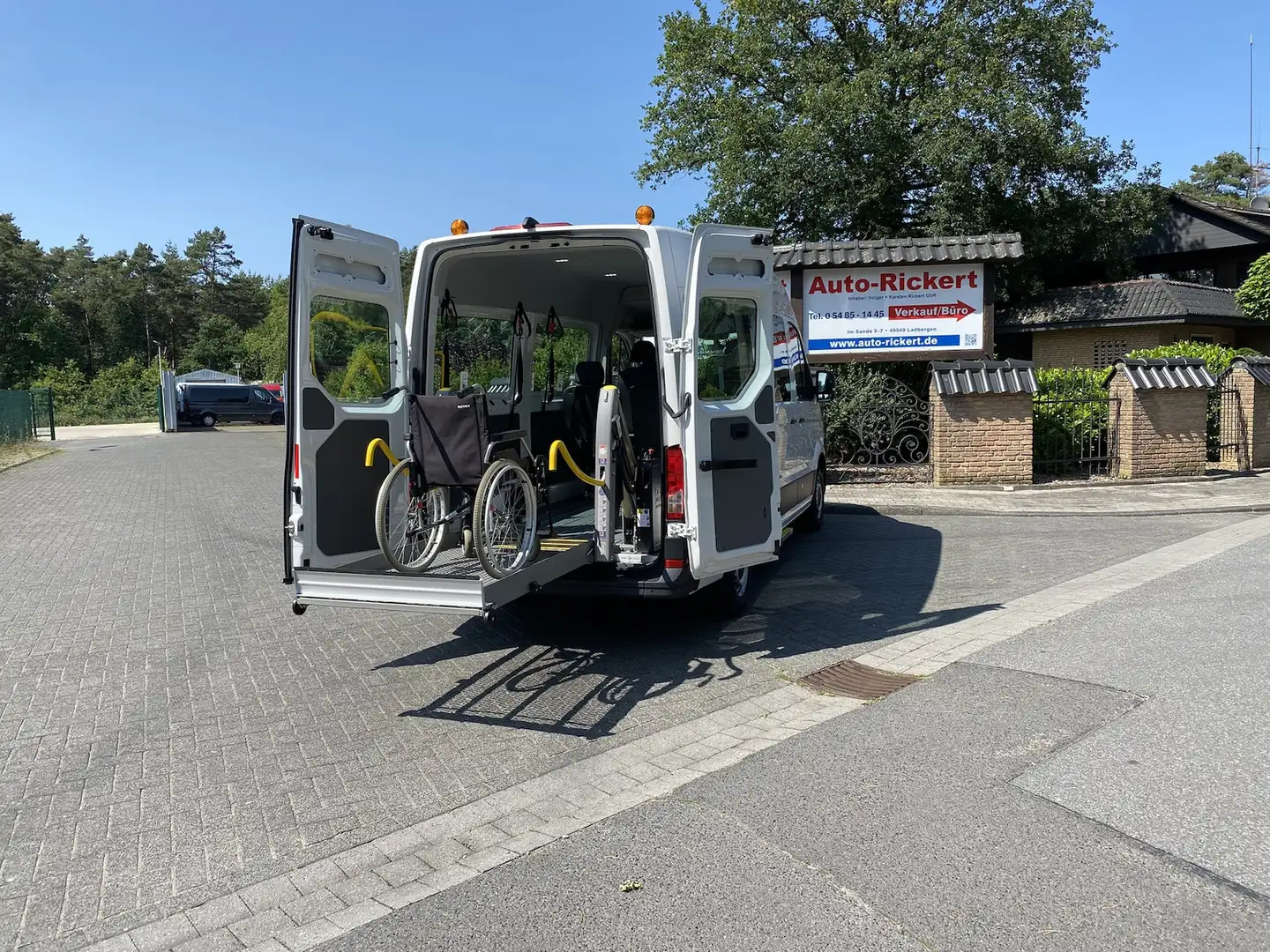 Volkswagen Crafter 35 MR,Hoch, Automatik, Rollstuhlumbau, Linearlift Weiß - 1