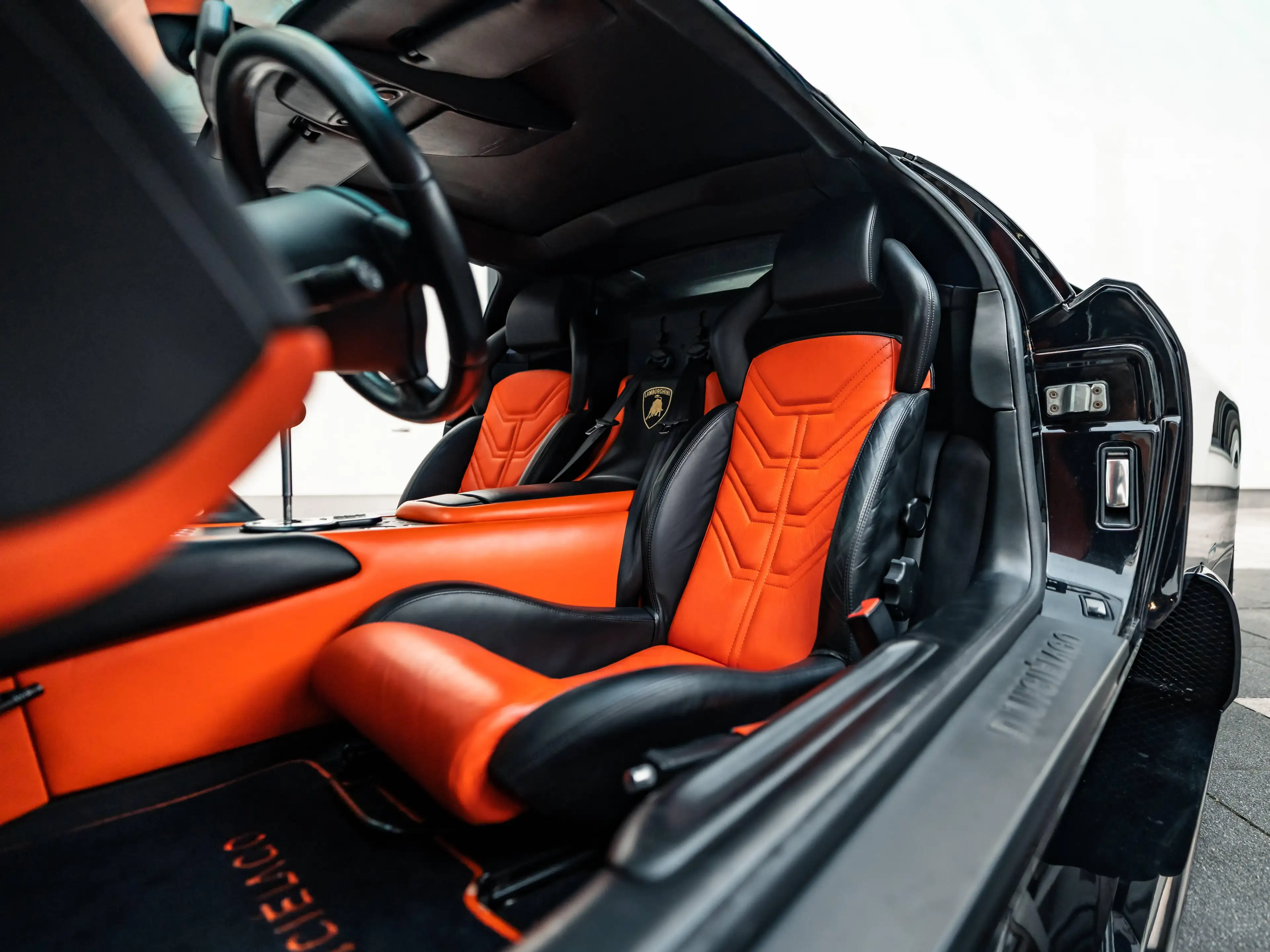 Lamborghini Murciélago 6.2 L // MY2003 // MANUAL GEARBOX // CARBON // 1 OF 1 — photo 9