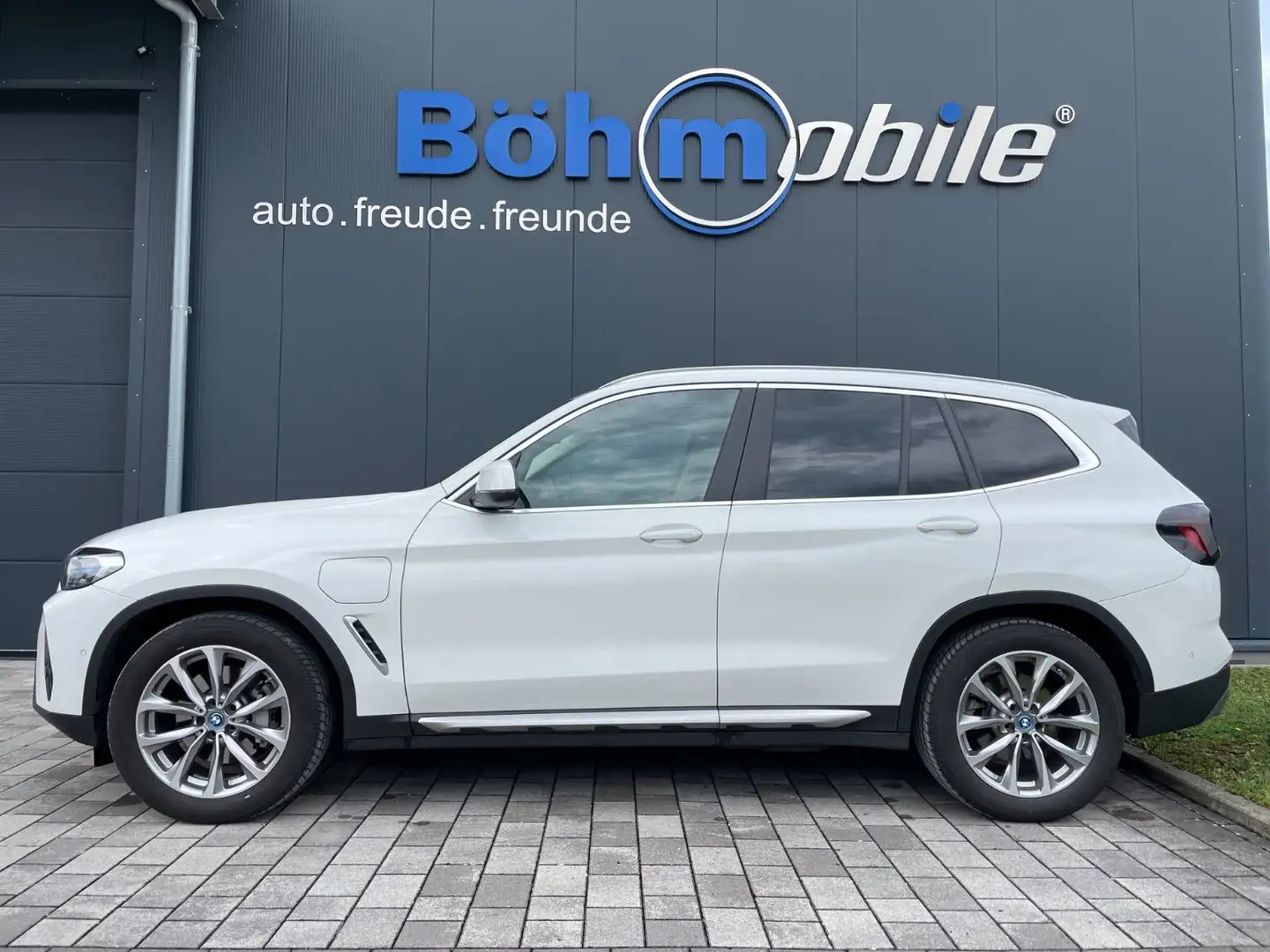 BMW X3 xDrive30e/Pano/Laser/AHK/HUD/19 Zoll Blanco - 1