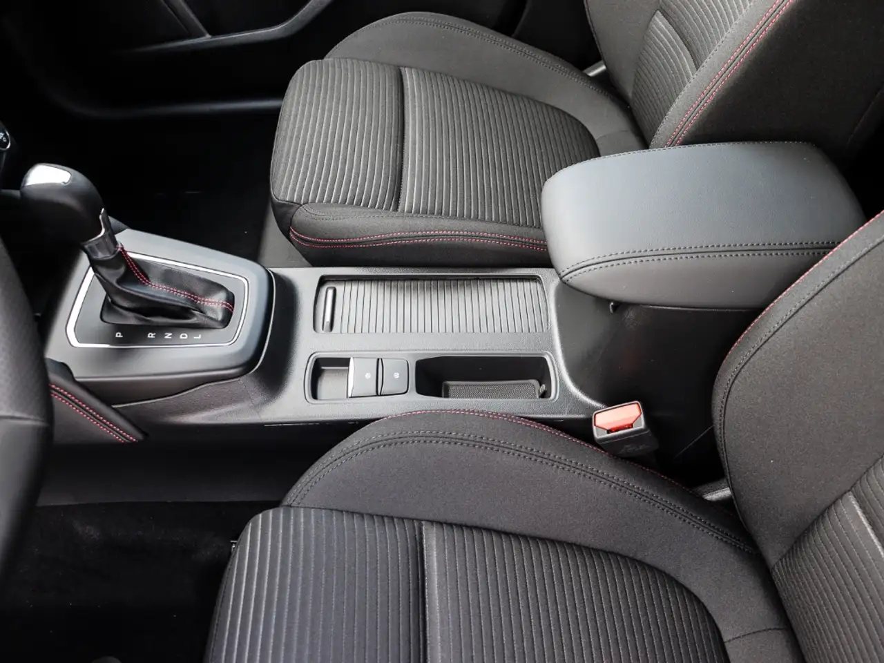 Ford Focus Turnier ST-Line X 155PS Aut. FAP Winter Parking 13