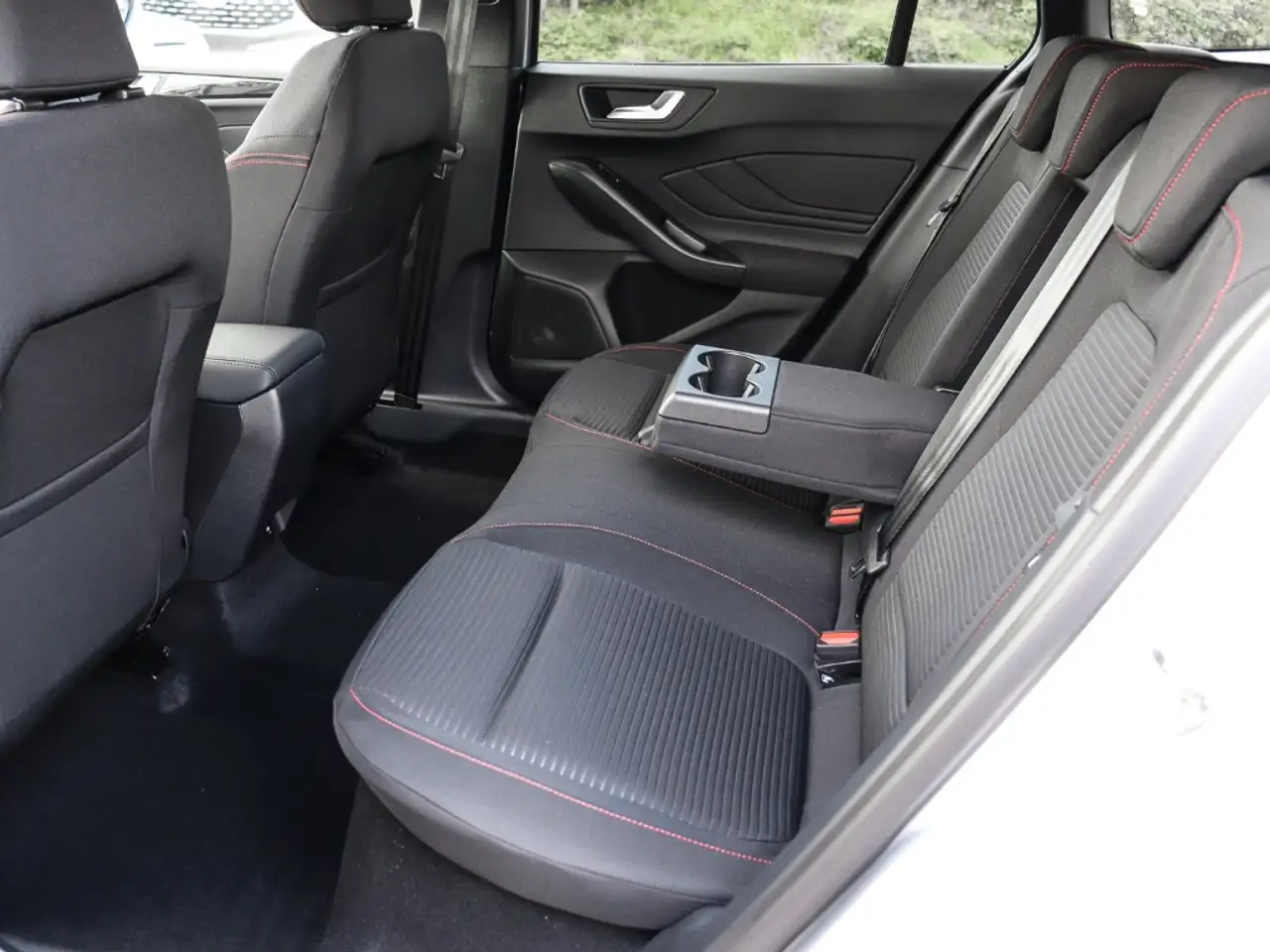 Ford Focus Turnier ST-Line X 155PS Aut. FAP Winter Parking 14
