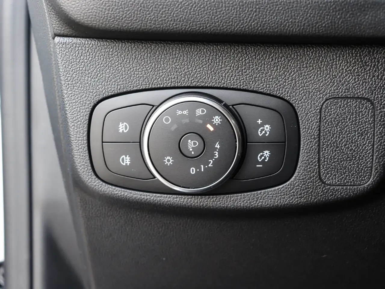 Ford Focus Turnier ST-Line X 155PS Aut. FAP Winter Parking 11