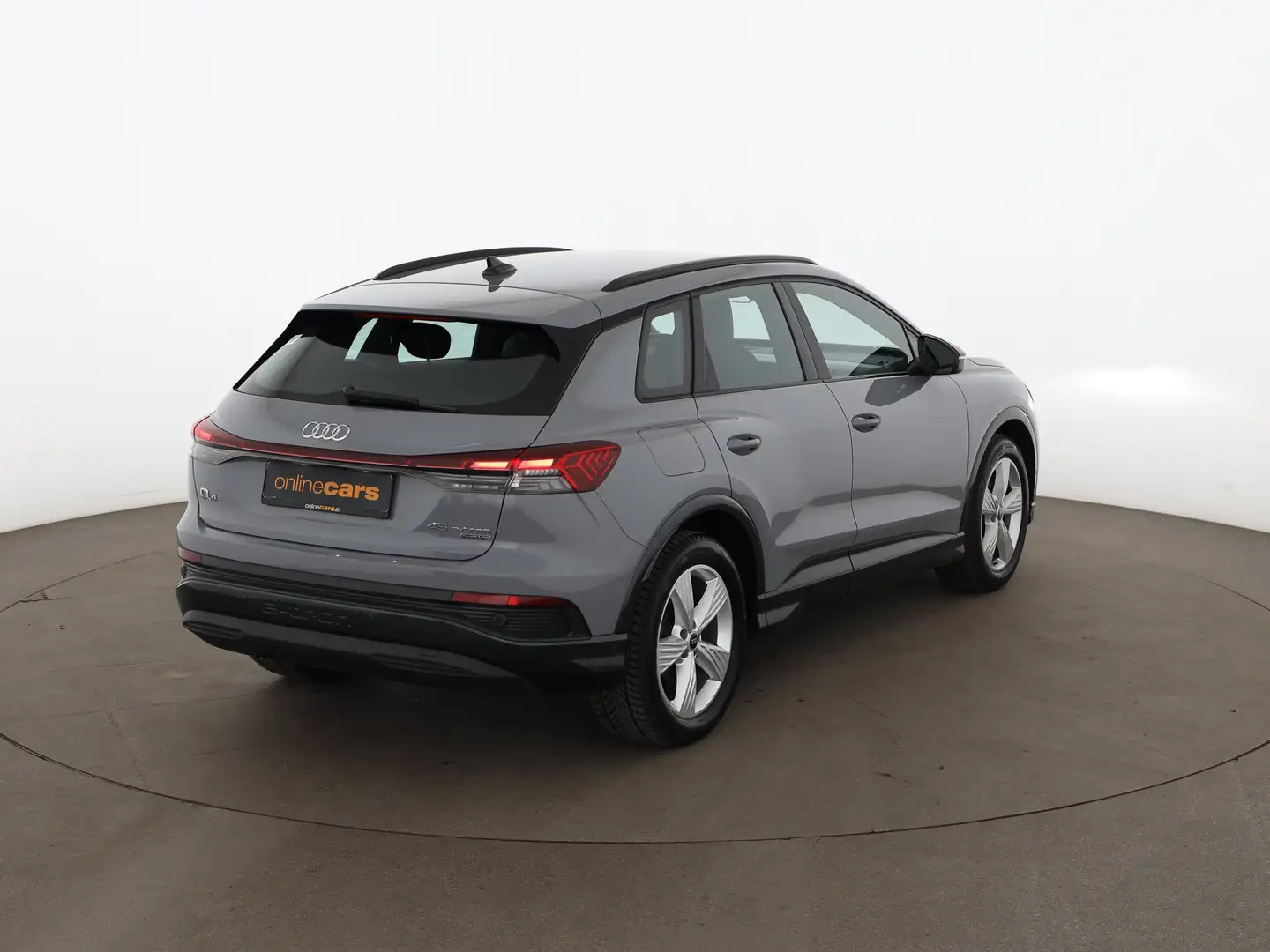 Audi Q4 e-tron 45 quattro S-Line 82kWh Aut LED RADAR Grau - 2