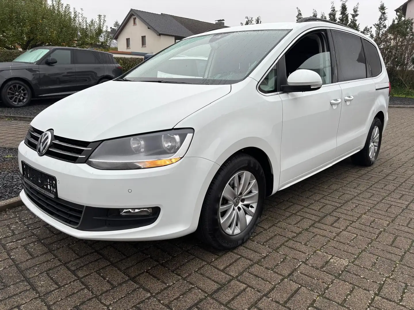 Volkswagen Sharan Comfortline BMT 7 Sitzer Navi Alu PDC RFK Wit - 1