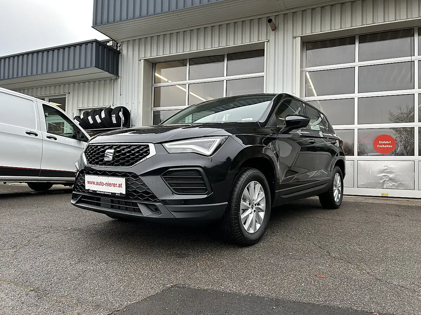 SEAT Ateca 1,0 TSI Reference Edition Schwarz - 1