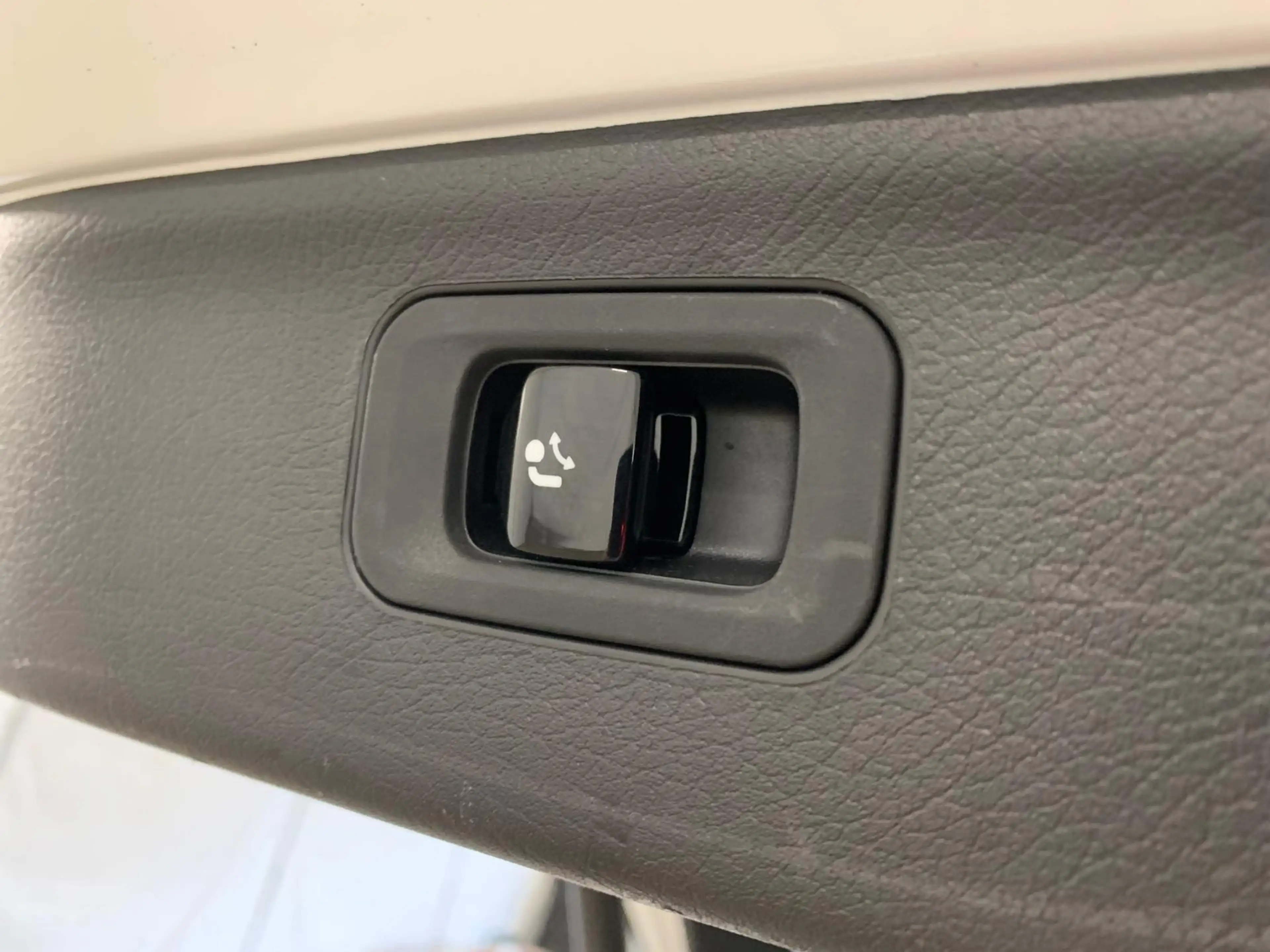 Mercedes-Benz EQS SUV EQS 450+ SUV 7 Si DISTRONIC/PANO/AHK/AIR/21ZOLL — photo 10
