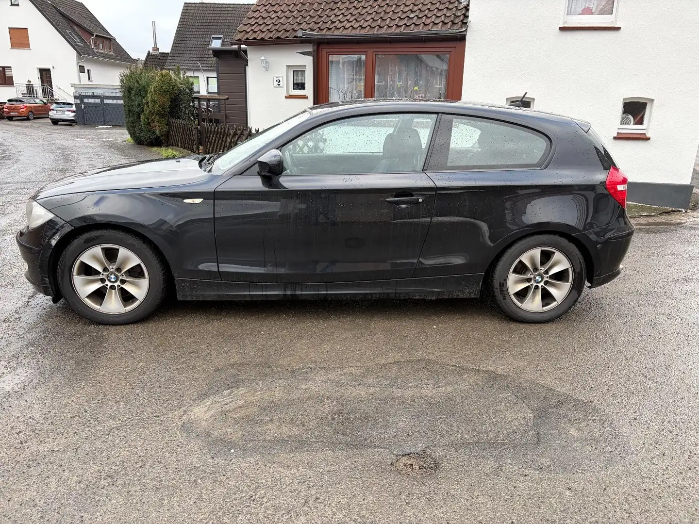 BMW 120 d Limousine Sportpaket/Schiebedach/Euro5 Schwarz - 2