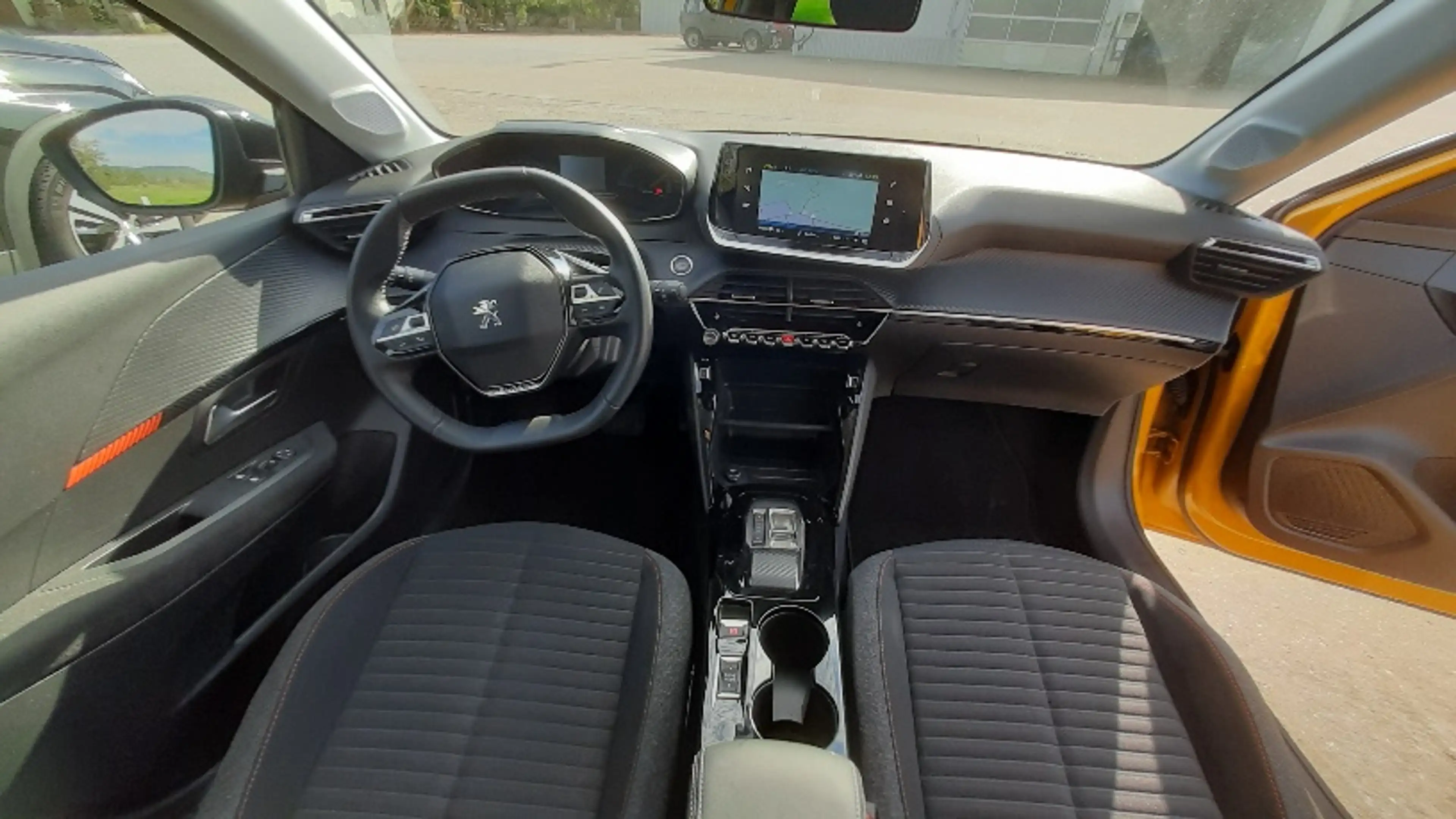 Peugeot 208 E-ACTIVE DAB Sitzheizung Tempomat Navigationssystem — photo 9