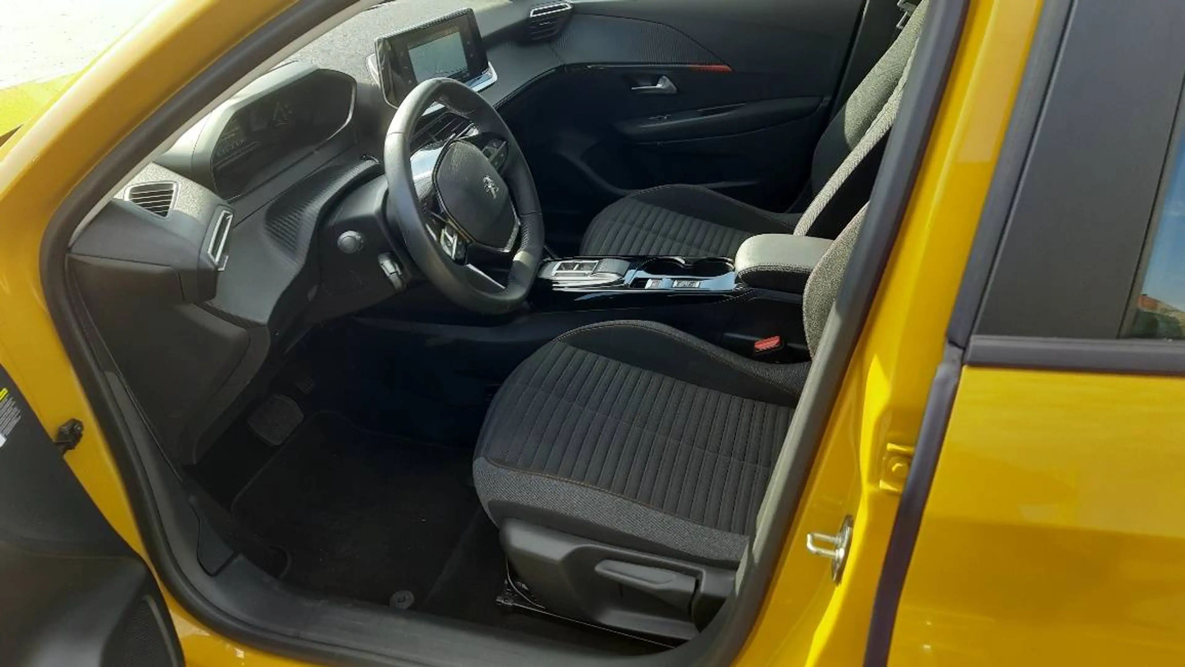 Peugeot 208 E-ACTIVE DAB Sitzheizung Tempomat Navigationssystem — photo 13