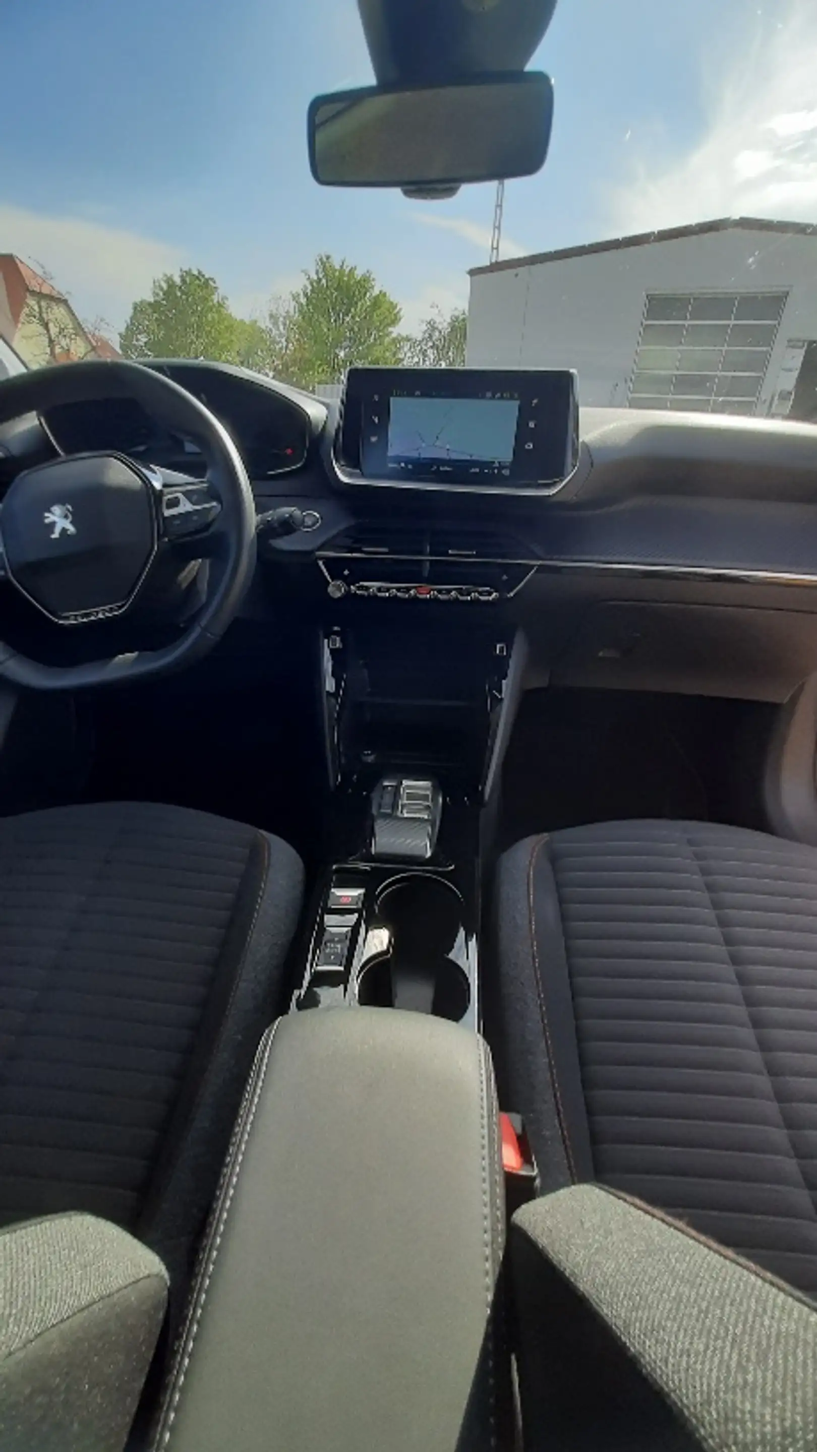 Peugeot 208 E-ACTIVE DAB Sitzheizung Tempomat Navigationssystem — photo 11